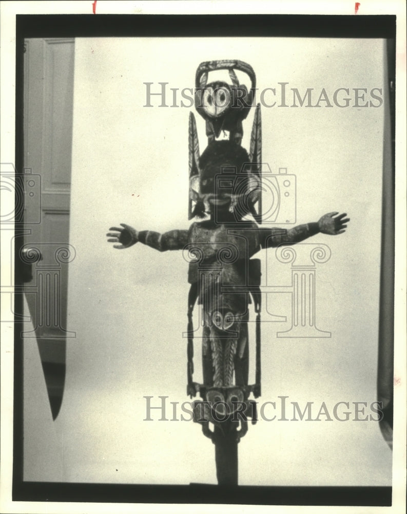 1985 Press Photo Malanggan figure from New Ireland at the Dallas Museum of Art.- Historic Images