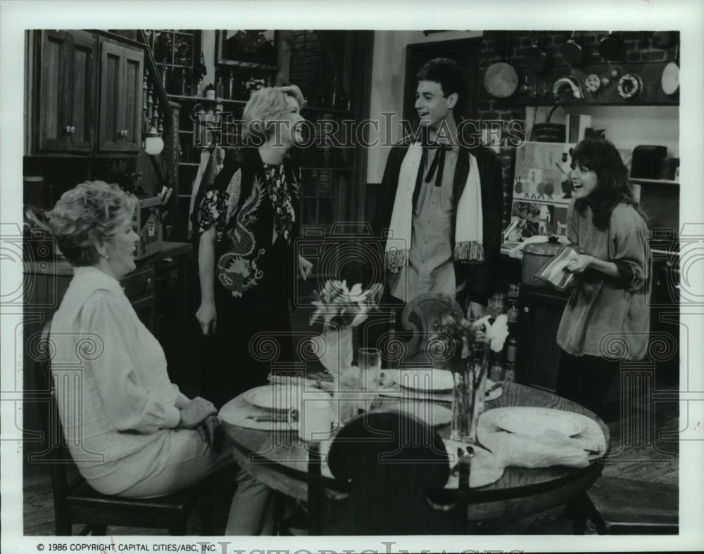 1986 Press Photo "The Ellen Burstyn Show" on ABC Television Network.