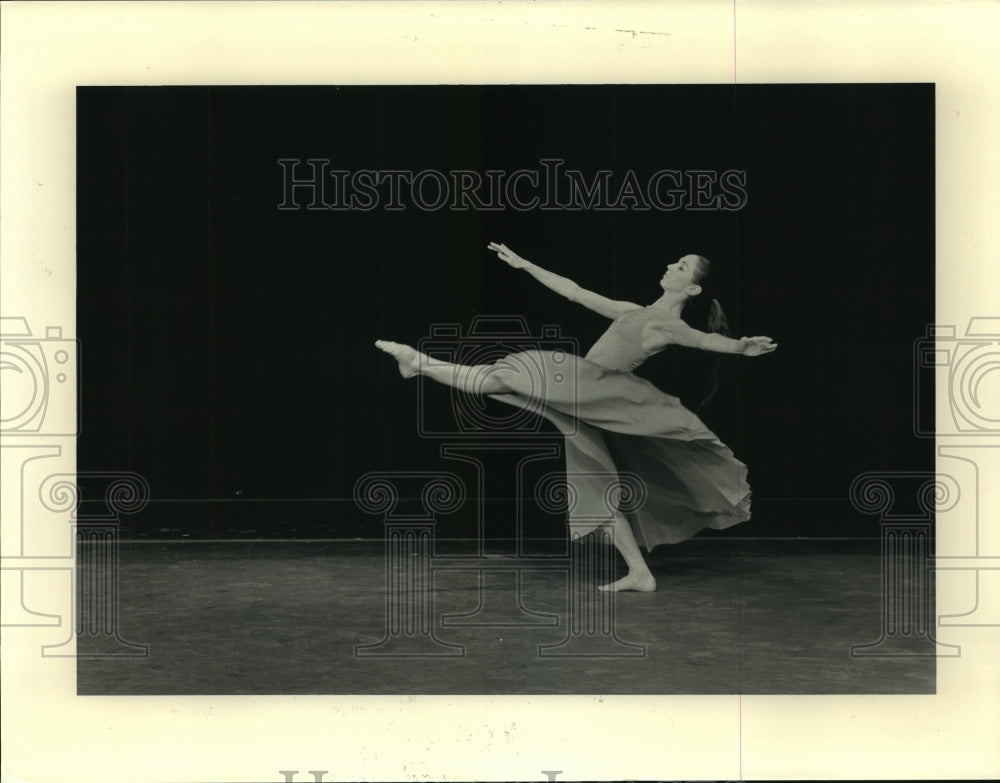 1986 Press Photo A scene from Chrysalis Dance Company. - hcp02945- Historic Images