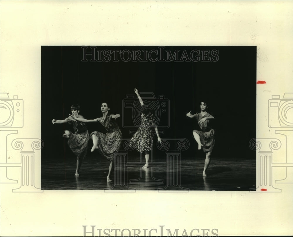 1985 Press Photo Scene from The Chrysalis Repertory Dance Company. - hcp02946- Historic Images