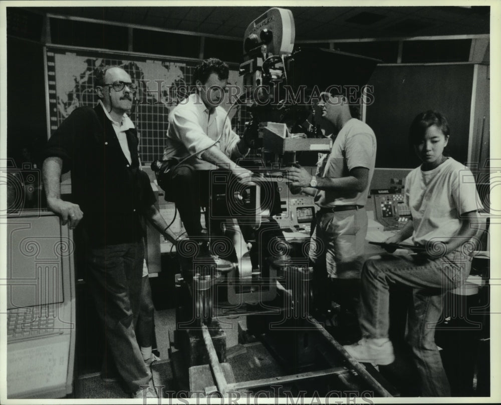 1989 Press Photo Director Glen Jordann at filming of Challenger disaster.- Historic Images