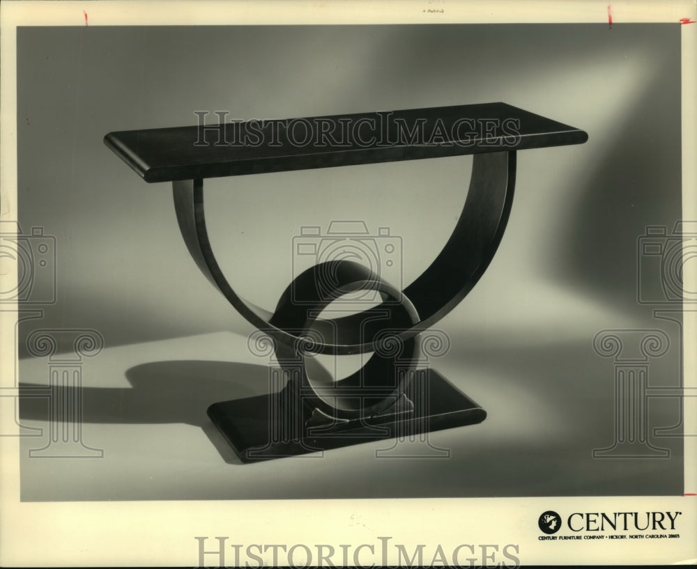 1988 Press Photo Console table by Jay Spectre introduced at fall market.- Historic Images