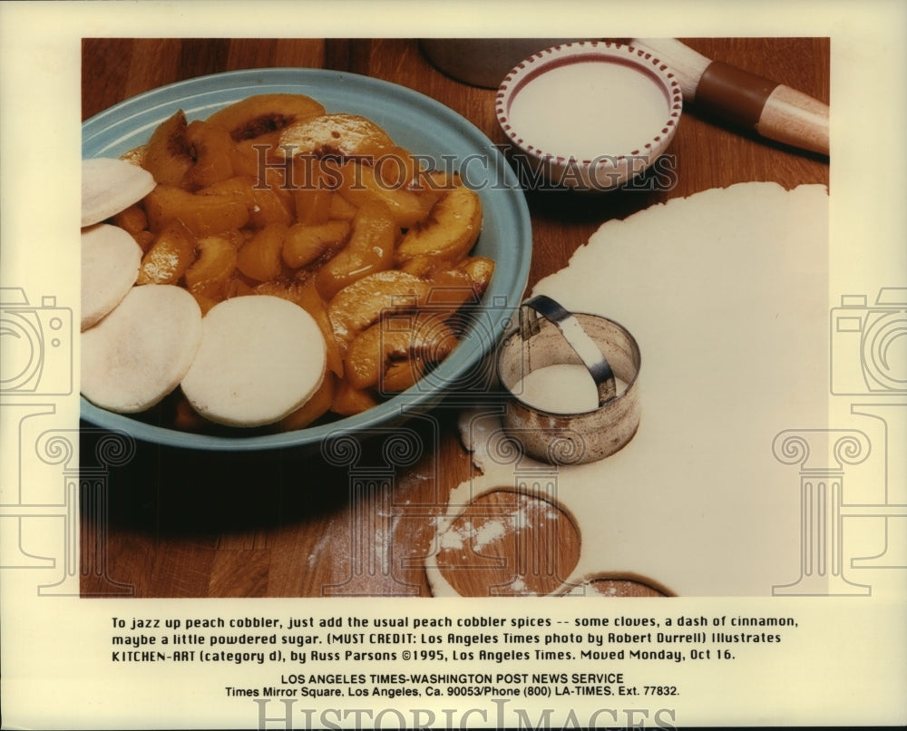 1995 Press Photo A peach cobbler in the makings. - hcp03122- Historic Images