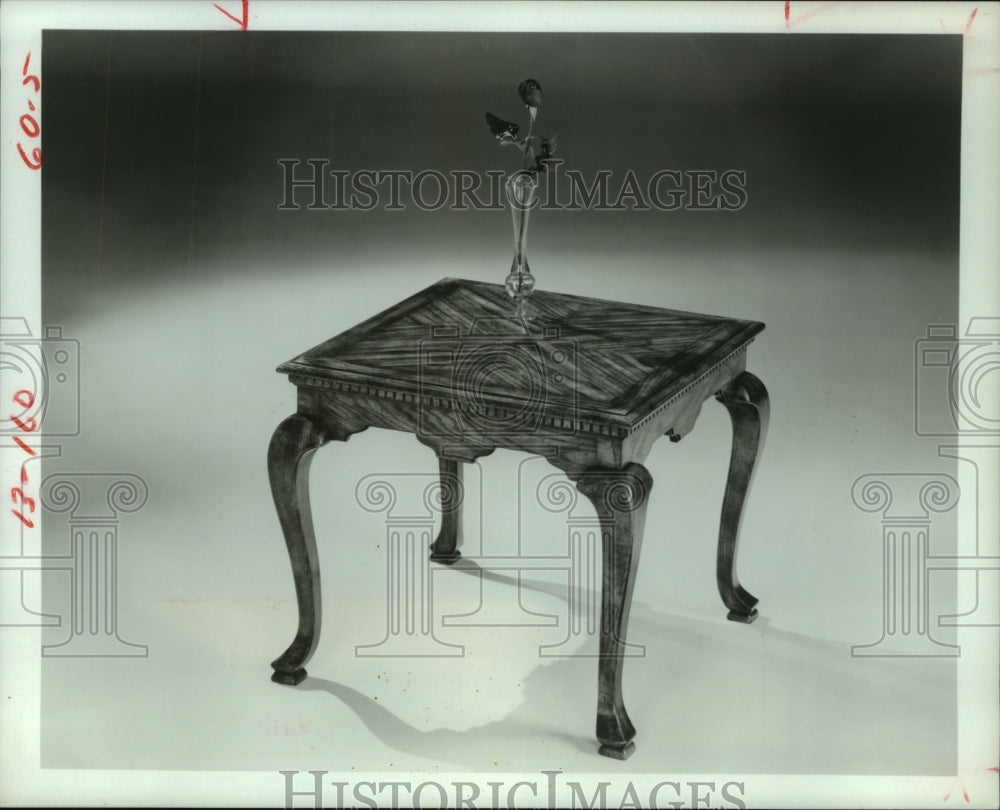 1981 Press Photo Queen Anne legs on Riverside oak table in American traditional.- Historic Images