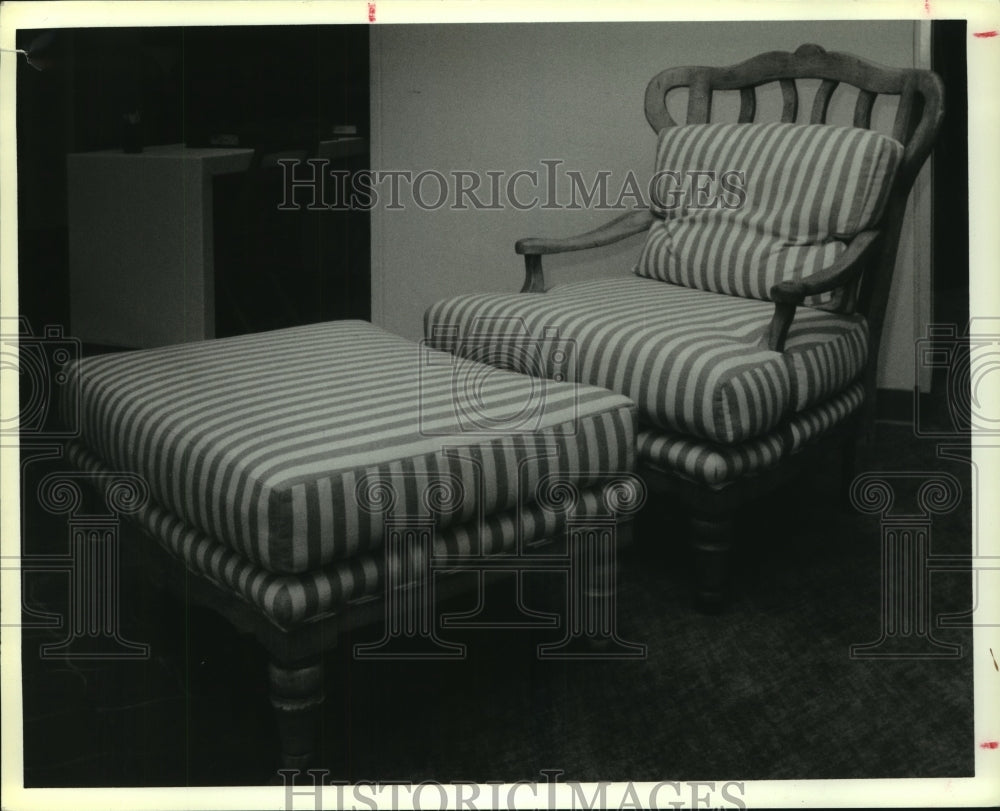 1987 Press Photo Hoss Cartwright Chair by Thomas J. Hilton of Houston.- Historic Images