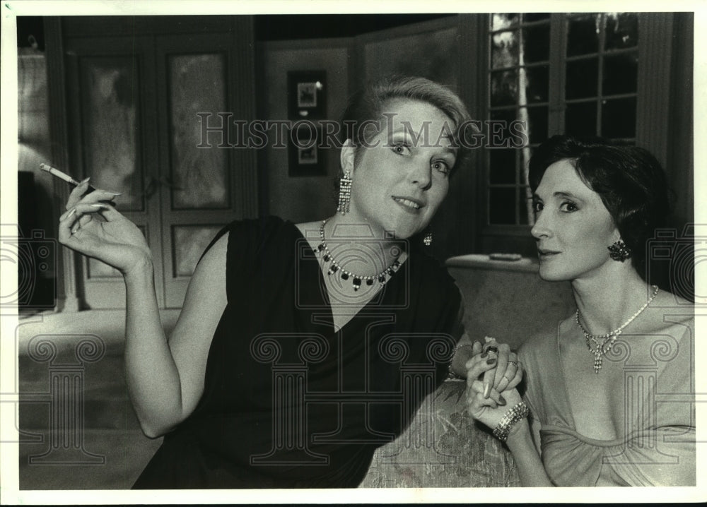 1987 Press Photo Ginny Lang &amp; Katherine Hallowell at Chocolate Bayou Theater Co.- Historic Images