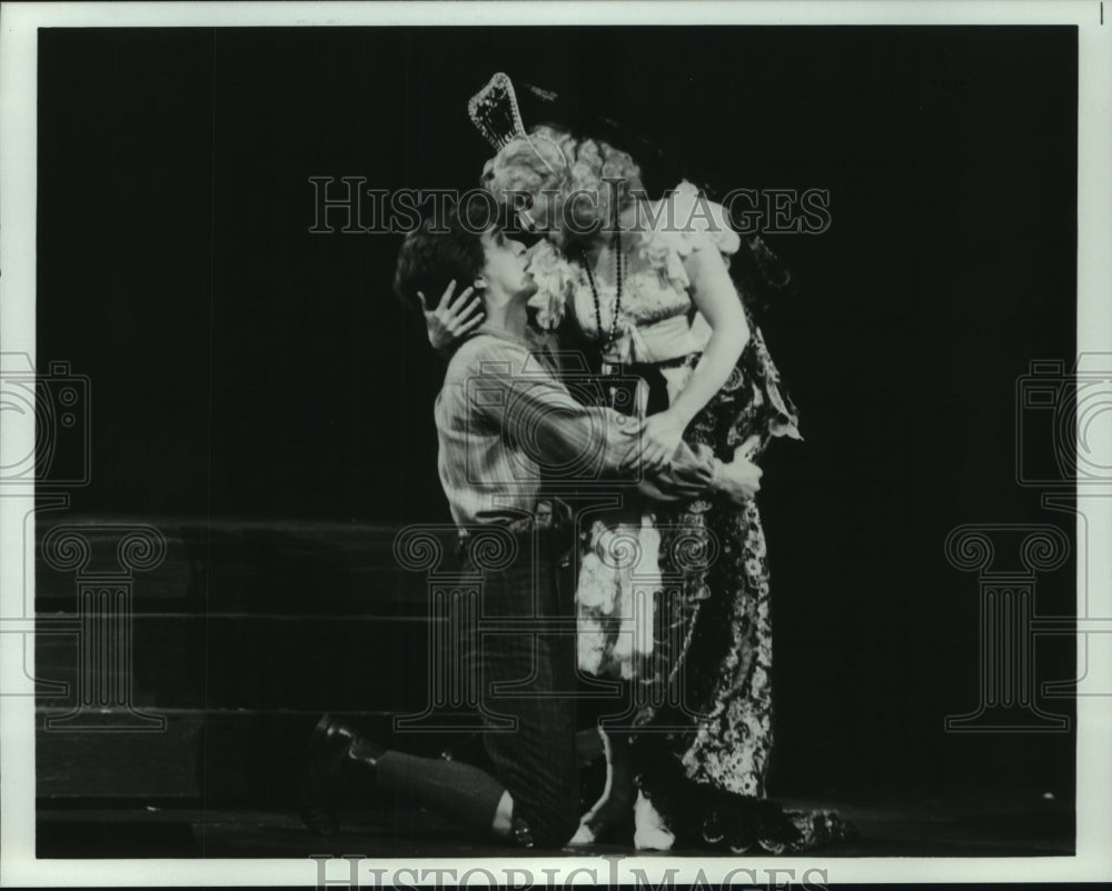 1983 Press Photo David Eisler &amp; Erie Mills in HGO/Pace Theatrical Group.- Historic Images