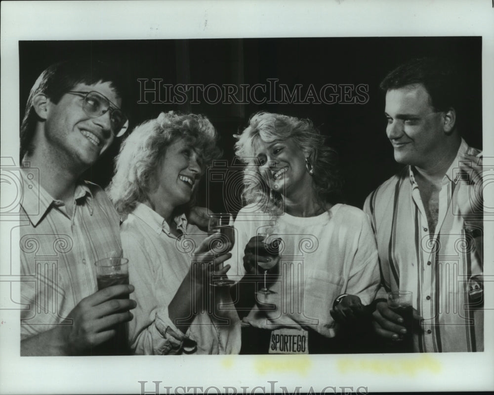 1987 Press Photo Cast of &quot;Are We Having Fun Yet&quot; at Comedy Workshop, Houston.- Historic Images