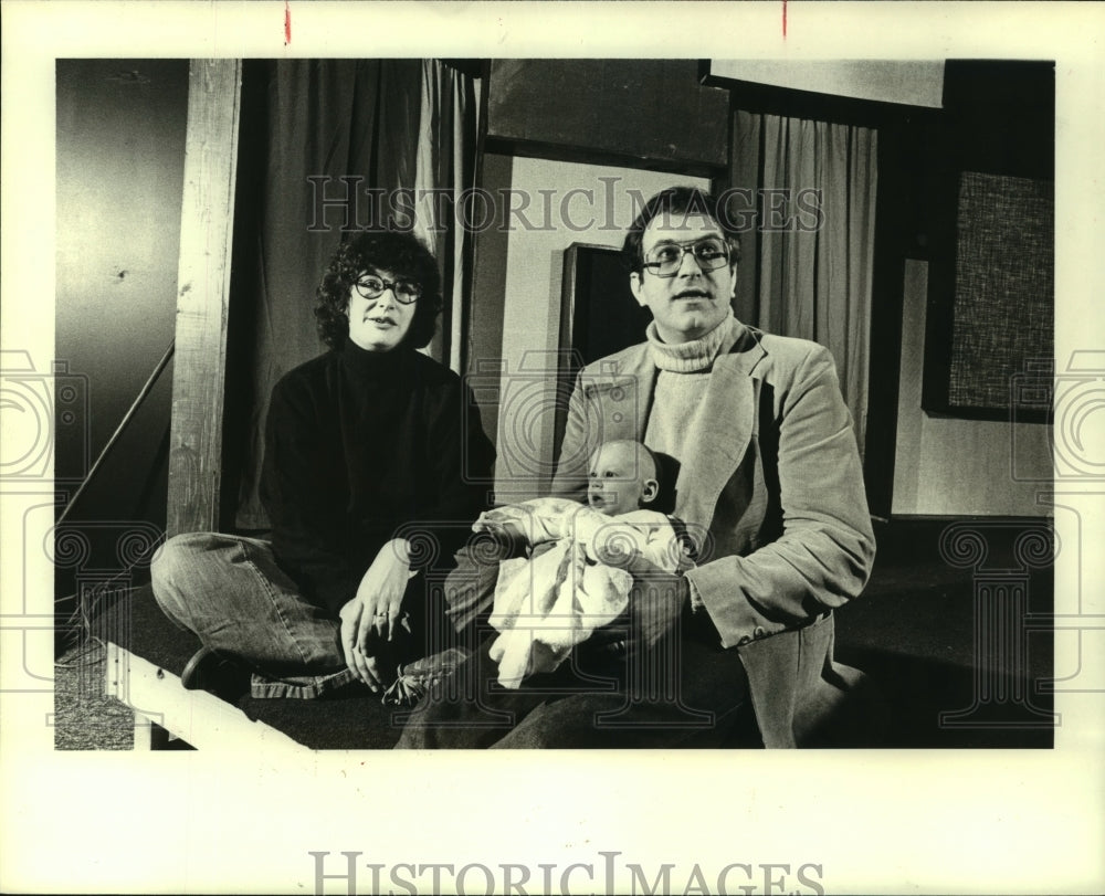 1977 Press Photo Sharon and Paul Menzel and son owners of The Comedy Workshop TX- Historic Images