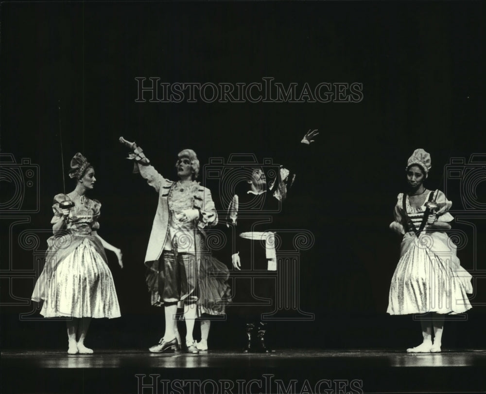 1982 Press Photo Greater Houston Civic Ballet members at Blaffer Auditorium.- Historic Images