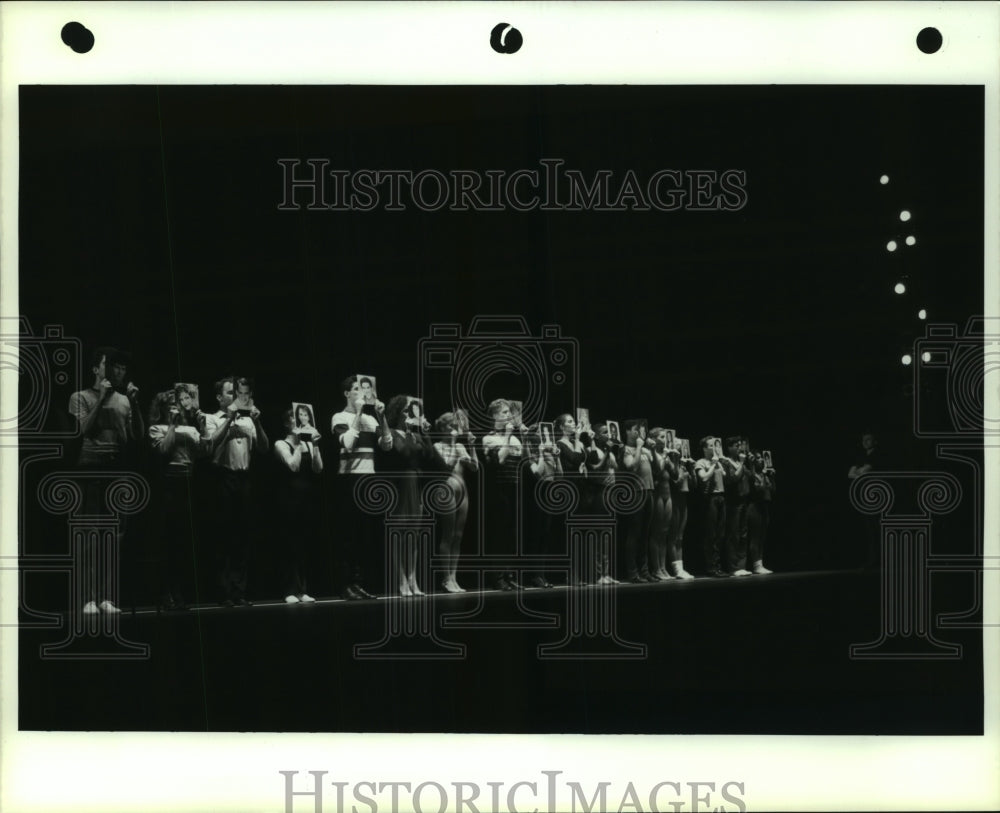 1990 Press Photo Dancers &quot;on the line&quot; to audition in TUTS&#39;. - hcp03393- Historic Images