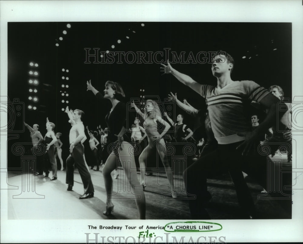 1994 Press Photo Scene from &quot;A Chorus Line,&quot; the Broadway Tour of America.- Historic Images