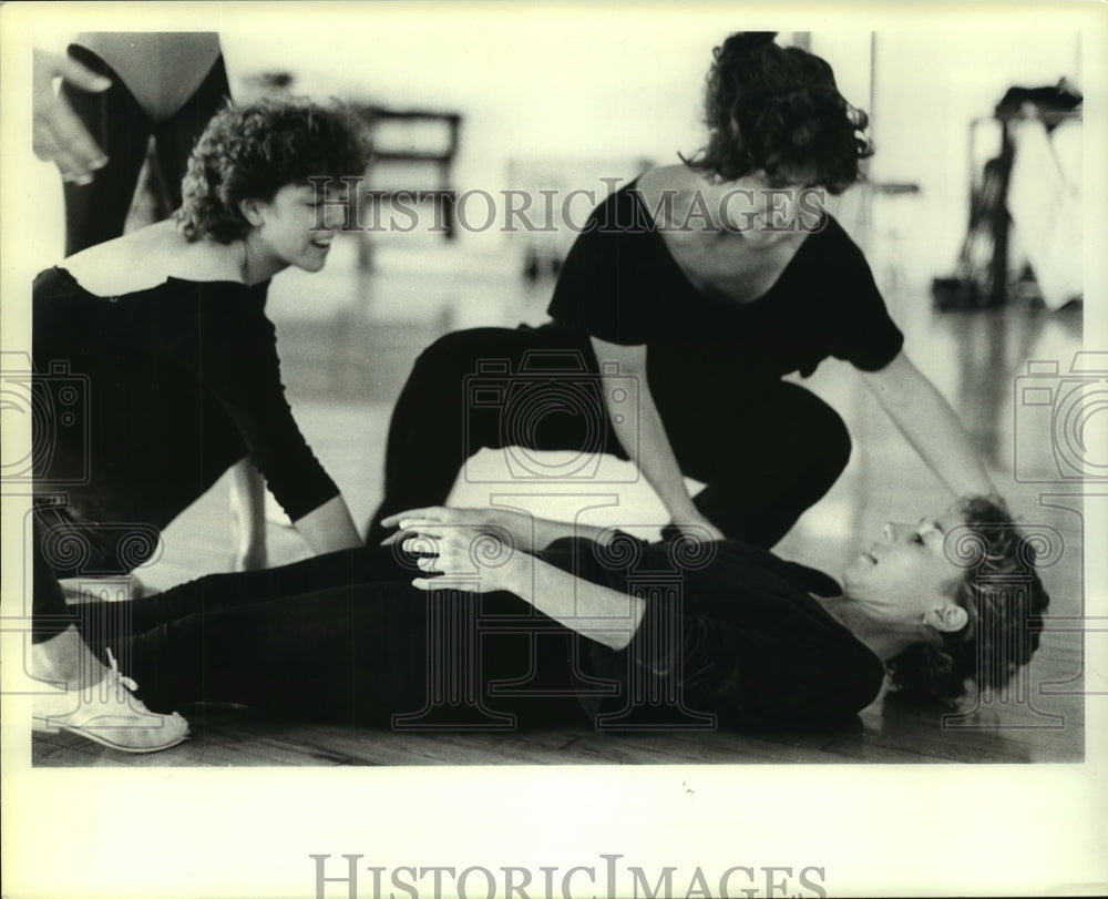 1984 Press Photo Farrell Dyde Dance Theater Workshop Rehearsal Class Students- Historic Images