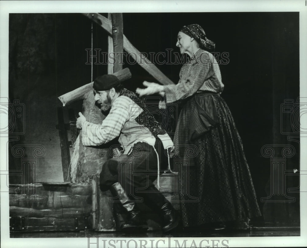 1989 Press Photo Thelma Lee and Herschel Bernardi act in &quot;Fiddler on the Roof&quot;- Historic Images