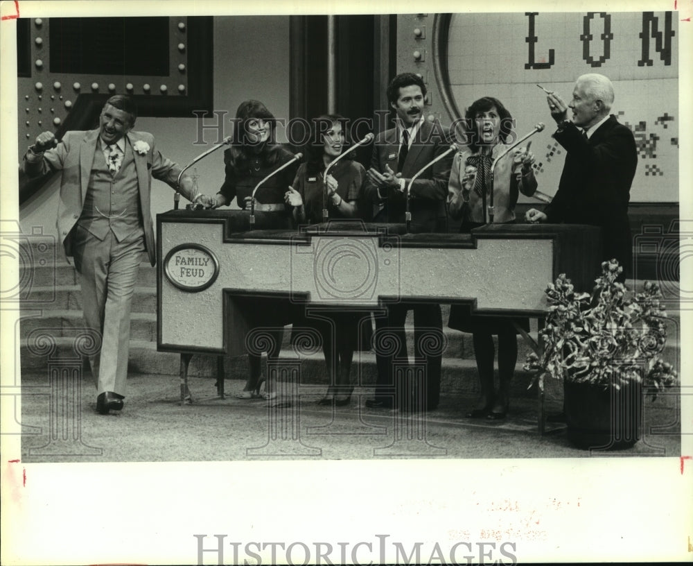 1983 Press Photo Family from Houston appears on Family Feud television program- Historic Images