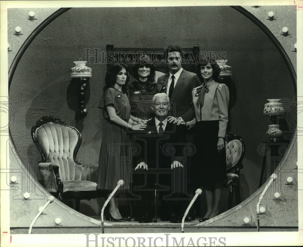 1983 Press Photo Members of the Long family appear on Family Feud TV program- Historic Images