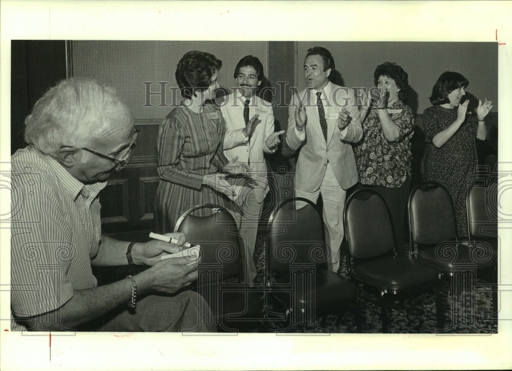 1983 Press Photo Howard Feisher and Palermos family appear on Family Feud- Historic Images