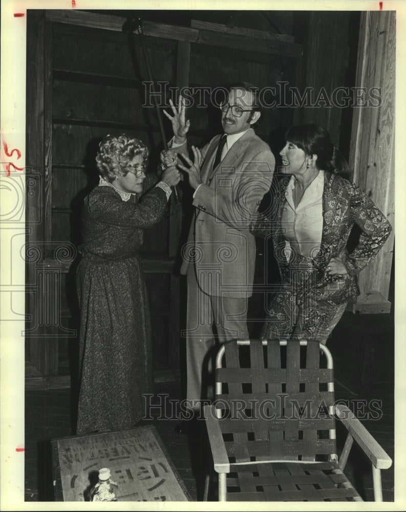 1981 Press Photo members of the Chocolate Bayou Theater Company in Renovations- Historic Images