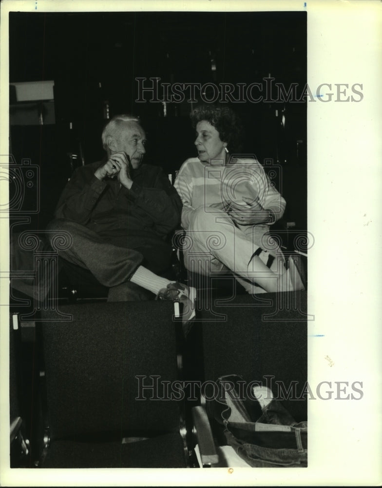 1988 Press Photo Theodore Austin and Jo Alessandro-Marks watch play rehearsal- Historic Images