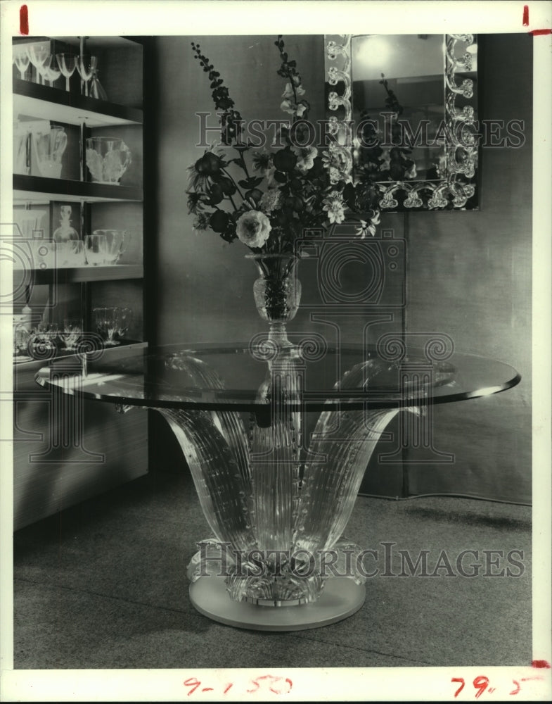 1982 Press Photo Crystal cactus table by Lalique on display in Galveston- Historic Images