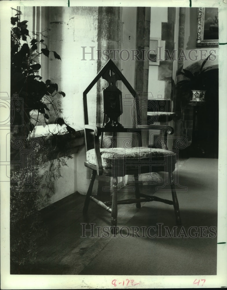 1995 Press Photo Unusual gothic-style chair from Palace House at Beaulieu- Historic Images