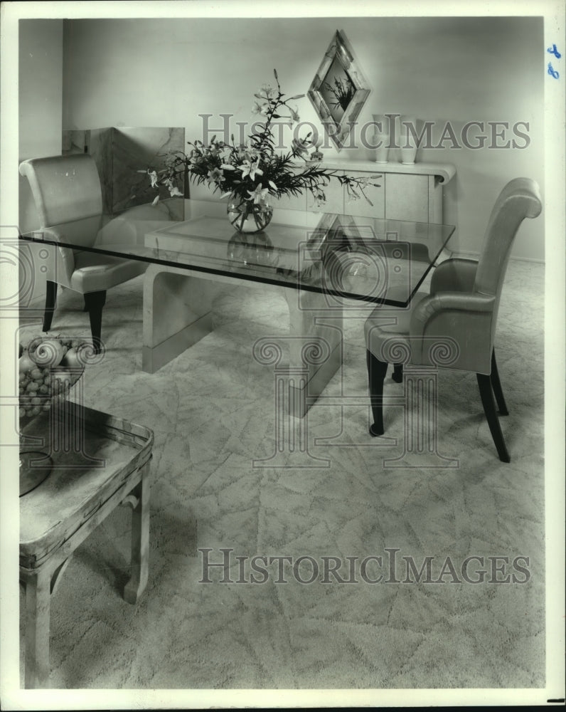 1981 Press Photo &quot;Mosaica&quot; carpet designed by Alessandro to compliment furniture- Historic Images