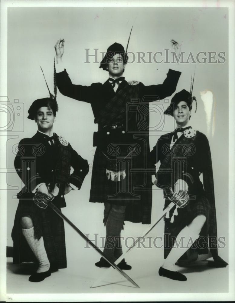 1993 Press Photo Cast members of &quot;Brigadoon&quot; at Galveston Grand Opera House- Historic Images