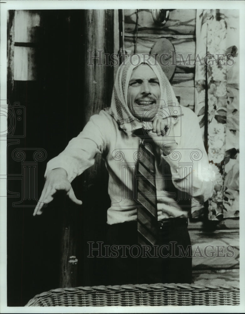 1995 Press Photo Member of the cast of The Foreigner play in Galveston, Texas- Historic Images