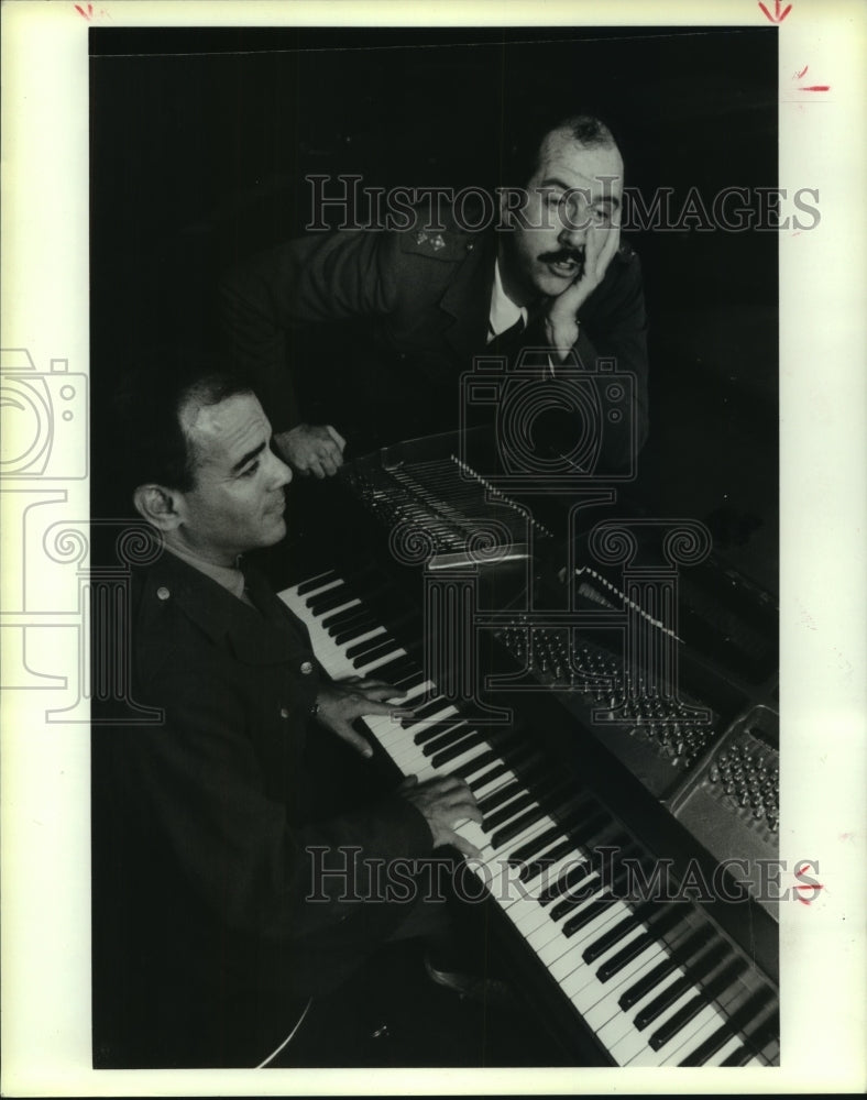 1988 Press Photo Ronnie David and Jeff Galligan star in Billy Bishop Goes to War- Historic Images