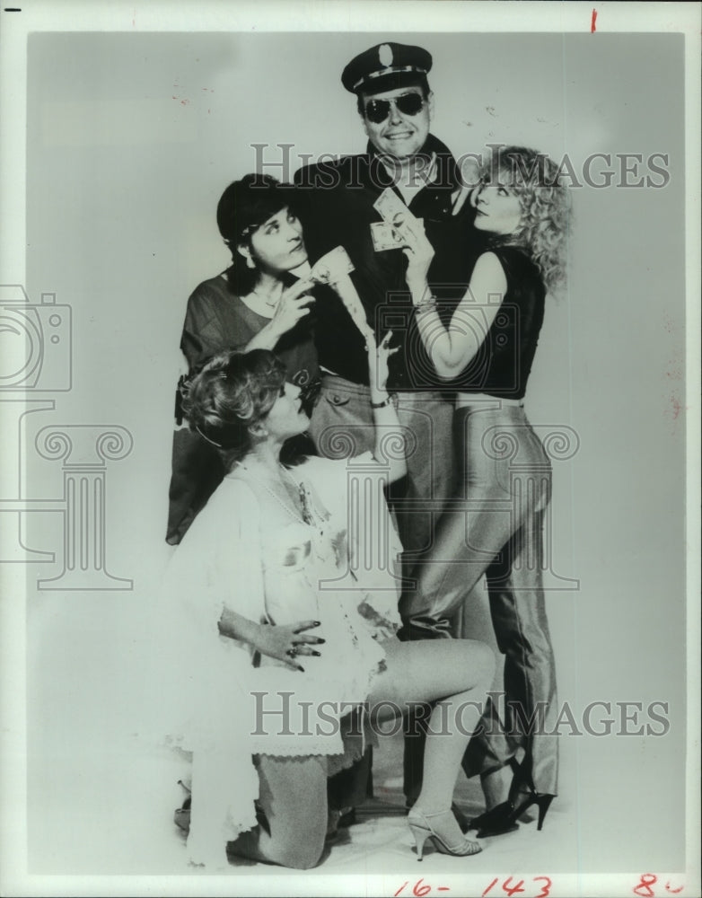 1984 Press Photo Cast of "The Two-Bit Opera" at Comedy Workshop Houston.- Historic Images