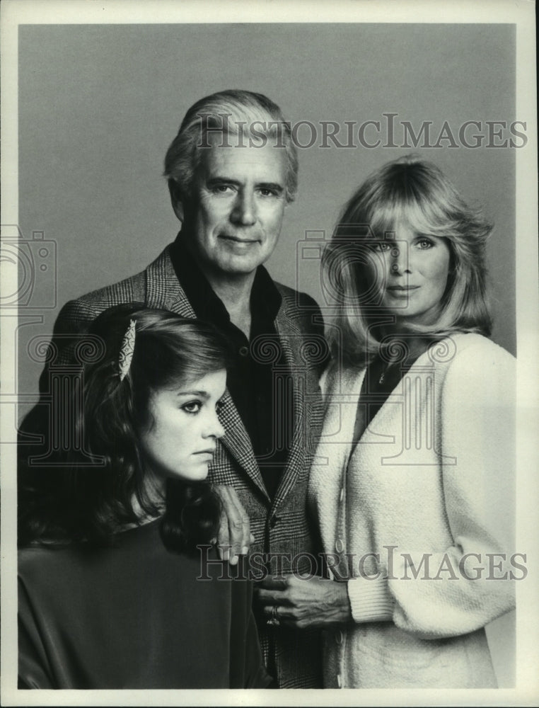 1981 Press Photo John Forsythe, Linda Evans, and Pamela Sue Martin in &quot;Dynasty&quot;- Historic Images