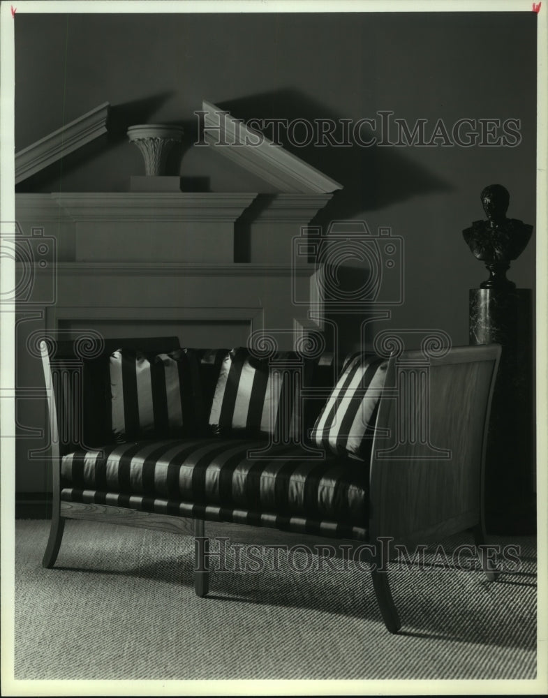 1990 Press Photo Wood frame settee, one of Charles Pfister&#39;s contemporary pieces- Historic Images