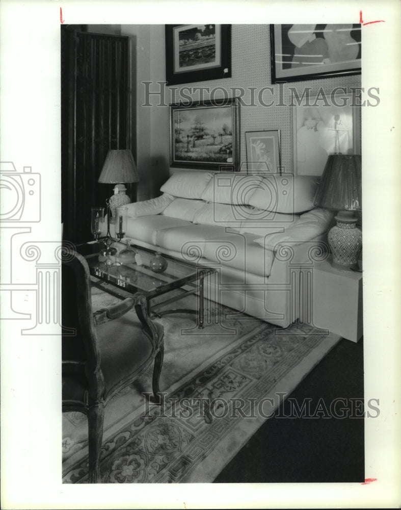 1990 Press Photo White Italian style sofa at Designers Furniture Exchange- Historic Images