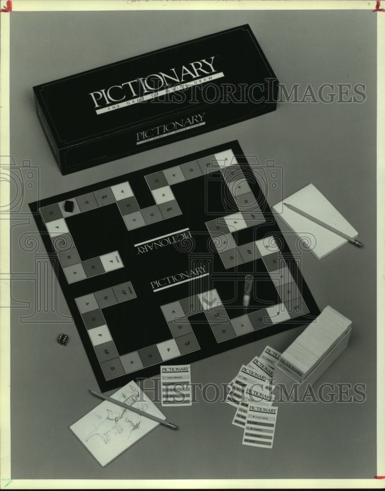 1986 Press Photo Contents of the box of the board game Pictionary - hcp04128- Historic Images