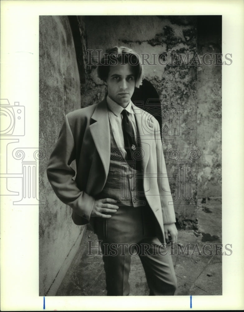 1989 Press Photo Model in Jann Paxton-designed jacket with business card pocket.- Historic Images