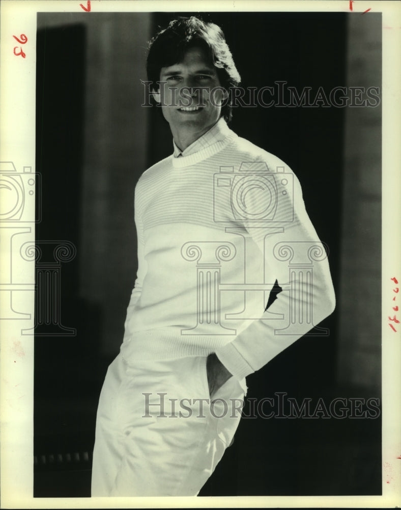 1981 Press Photo Man models one of Henry Grethel&#39;s versatile knits - hcp04220- Historic Images