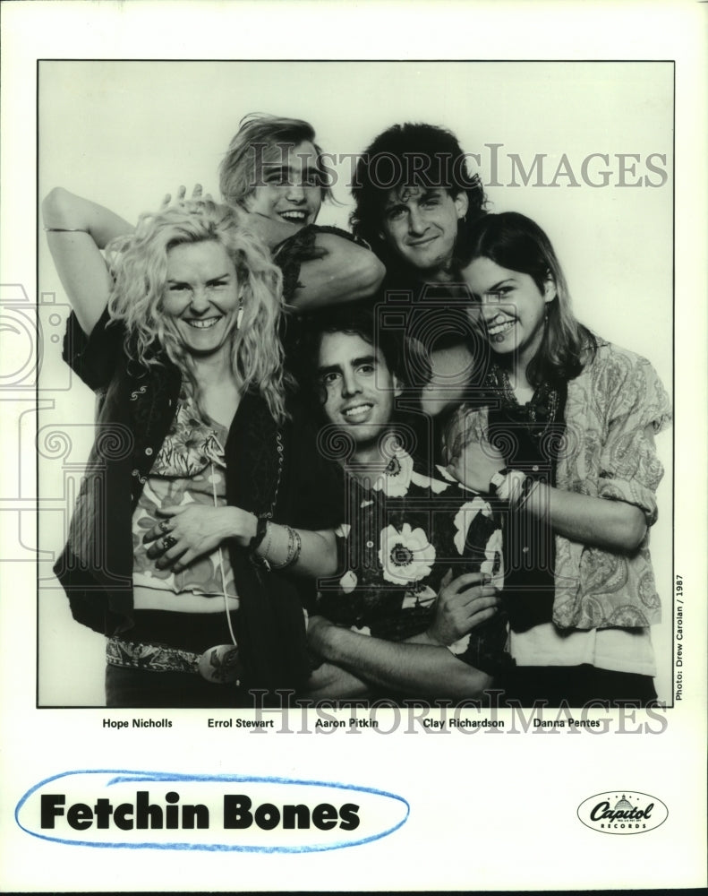 1987 Press Photo Members of rock group &quot;Fetchin Bones&quot;. - hcp04267- Historic Images