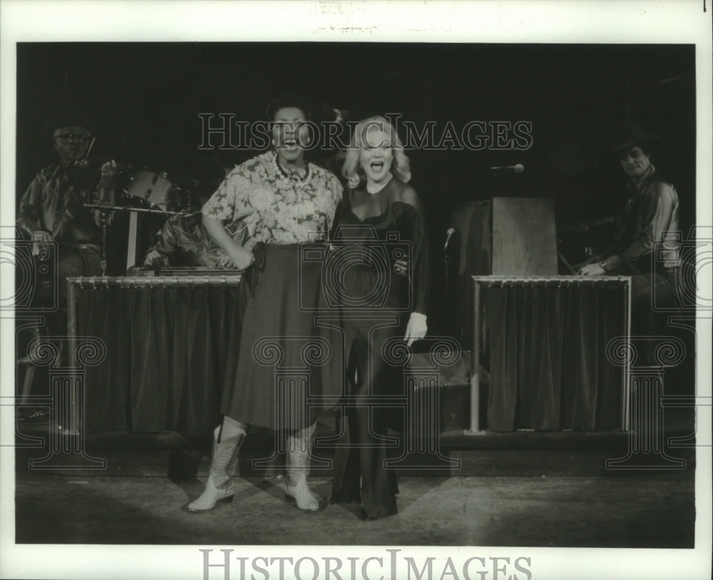 1979 Press Photo Jackie Teamer, Marietta Marich; &quot;Best Little Whorehouse in TX&quot;- Historic Images