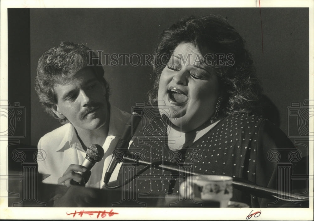 1982 Press Photo Tommy McNeely and Pam McCarthy, singers Bubba and Bear- Historic Images