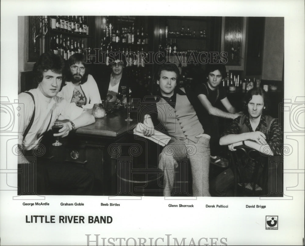 1981 Press Photo Members of the pop music group The Little River Band in a bar- Historic Images