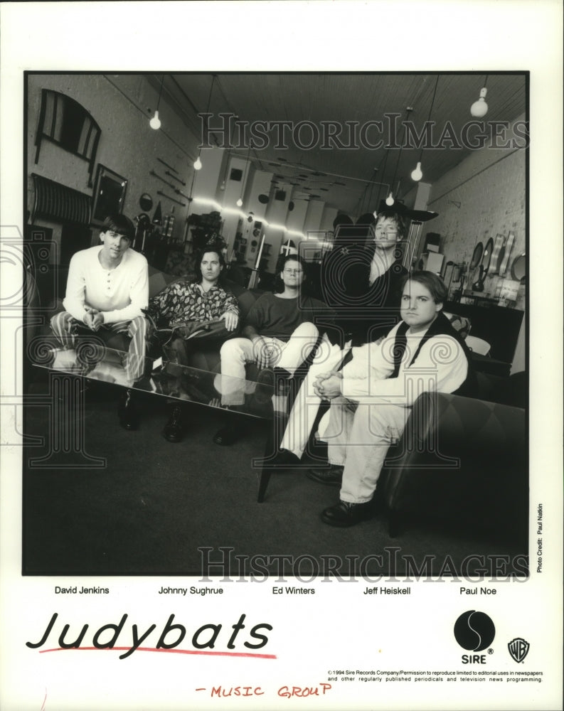 1994 Press Photo Members of the music group Judybats pose on a couch- Historic Images