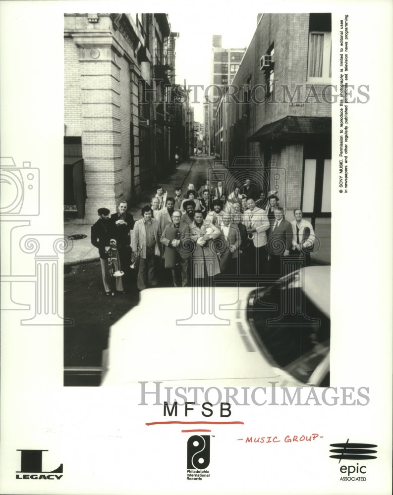 1997 Press Photo Members of the music group M F S B - hcp05582- Historic Images