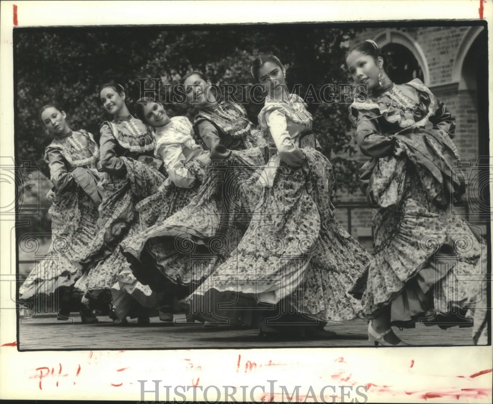 1981 Press Photo Ballet Folklorico Bellas Artes de Houston in Houston.- Historic Images