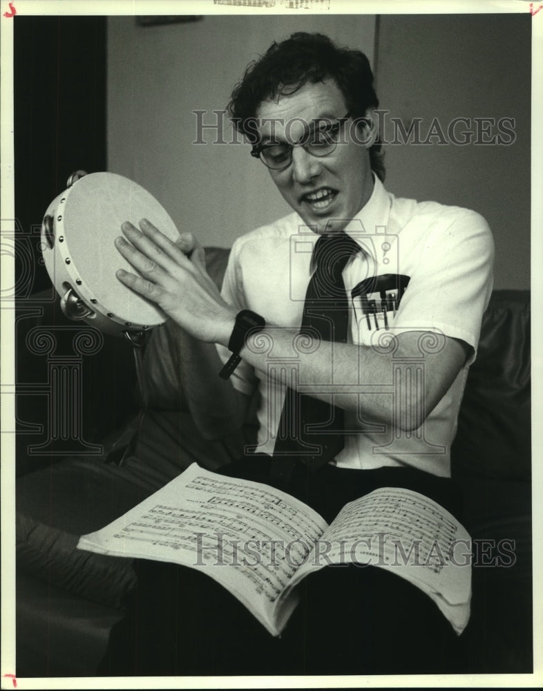 1989 Press Photo Paul Locklear acts as &quot;The Nerd&quot; in a comedy play production- Historic Images