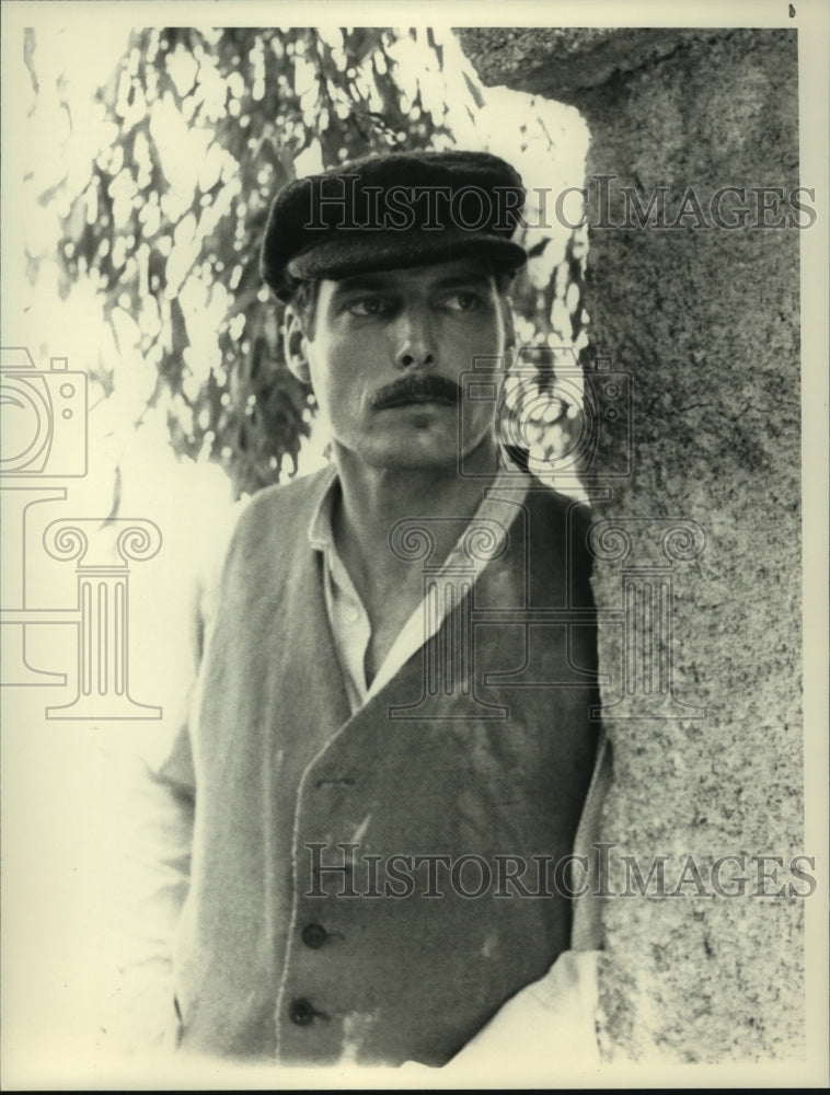 1988 Press Photo Christopher Reeve stars in "The Great Escape II: Untold Story."- Historic Images