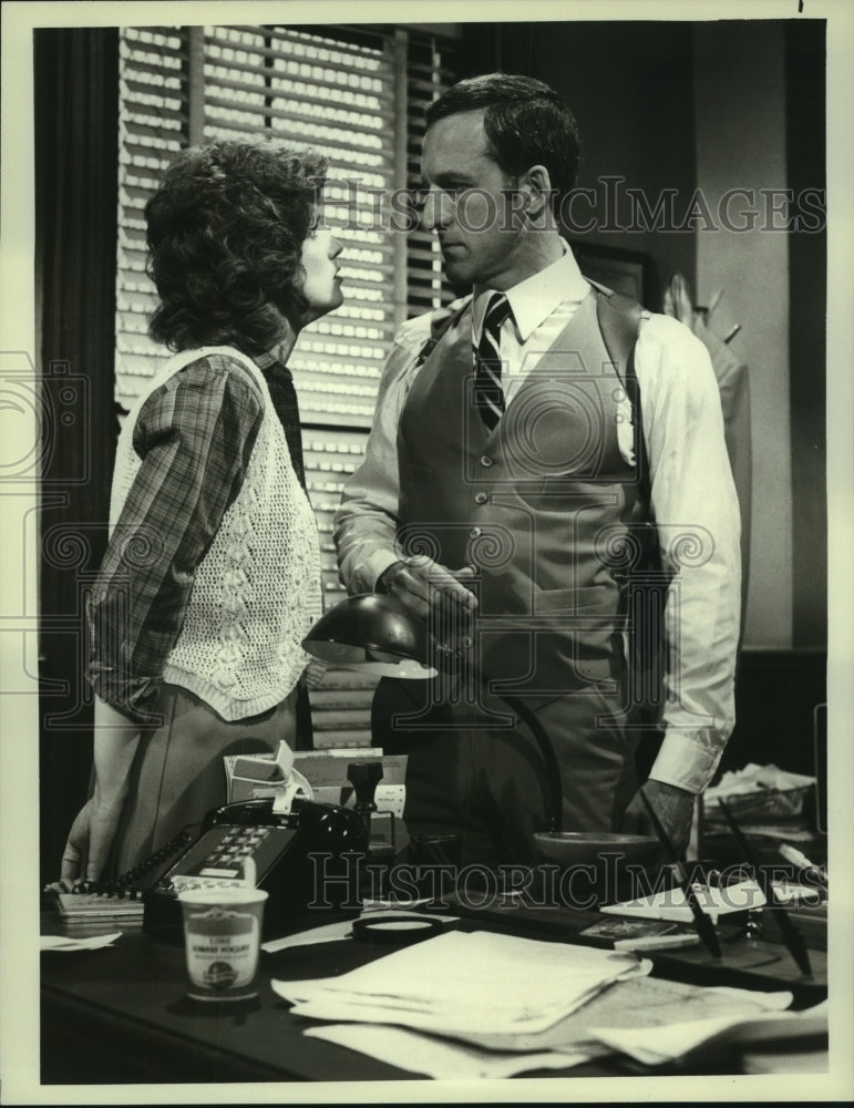 1981 Press Photo Daniel J. Travanti and Barbara Bosson in "Hill Street Blues".- Historic Images