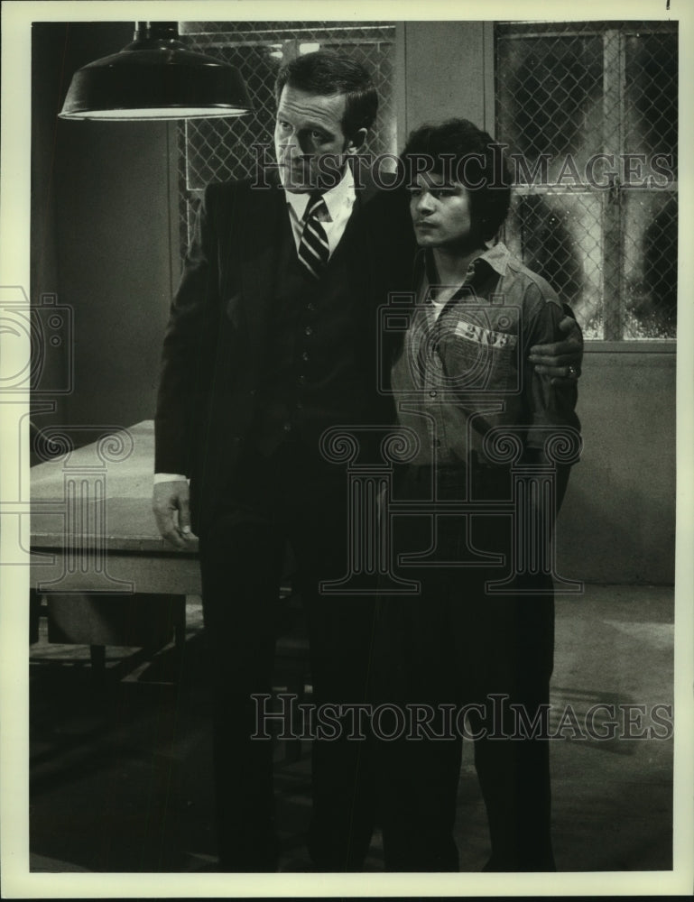 1981 Press Photo Daniel J. Travanti & Panchito Gomez in "Hill Street Blues".- Historic Images