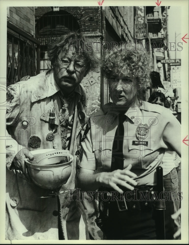 1986 Press Photo Betty Thomas &amp; William Edward Phipps star in Hill Street Blues.- Historic Images