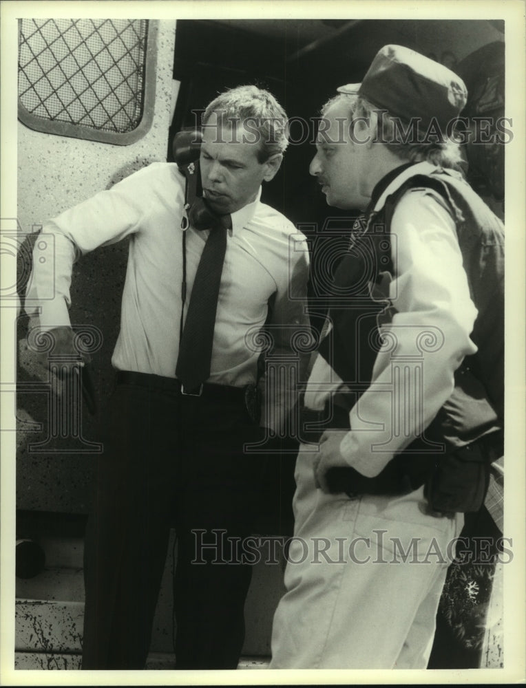 1986 Press Photo Joe Spano, Dennis Franz &amp; James B. Sikking in Hill Street Blues- Historic Images