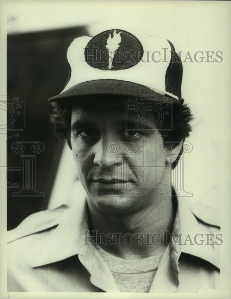 1981 Press Photo Ed Marinaro new cast regular on &quot;Hill Street Blues&quot;.- Historic Images